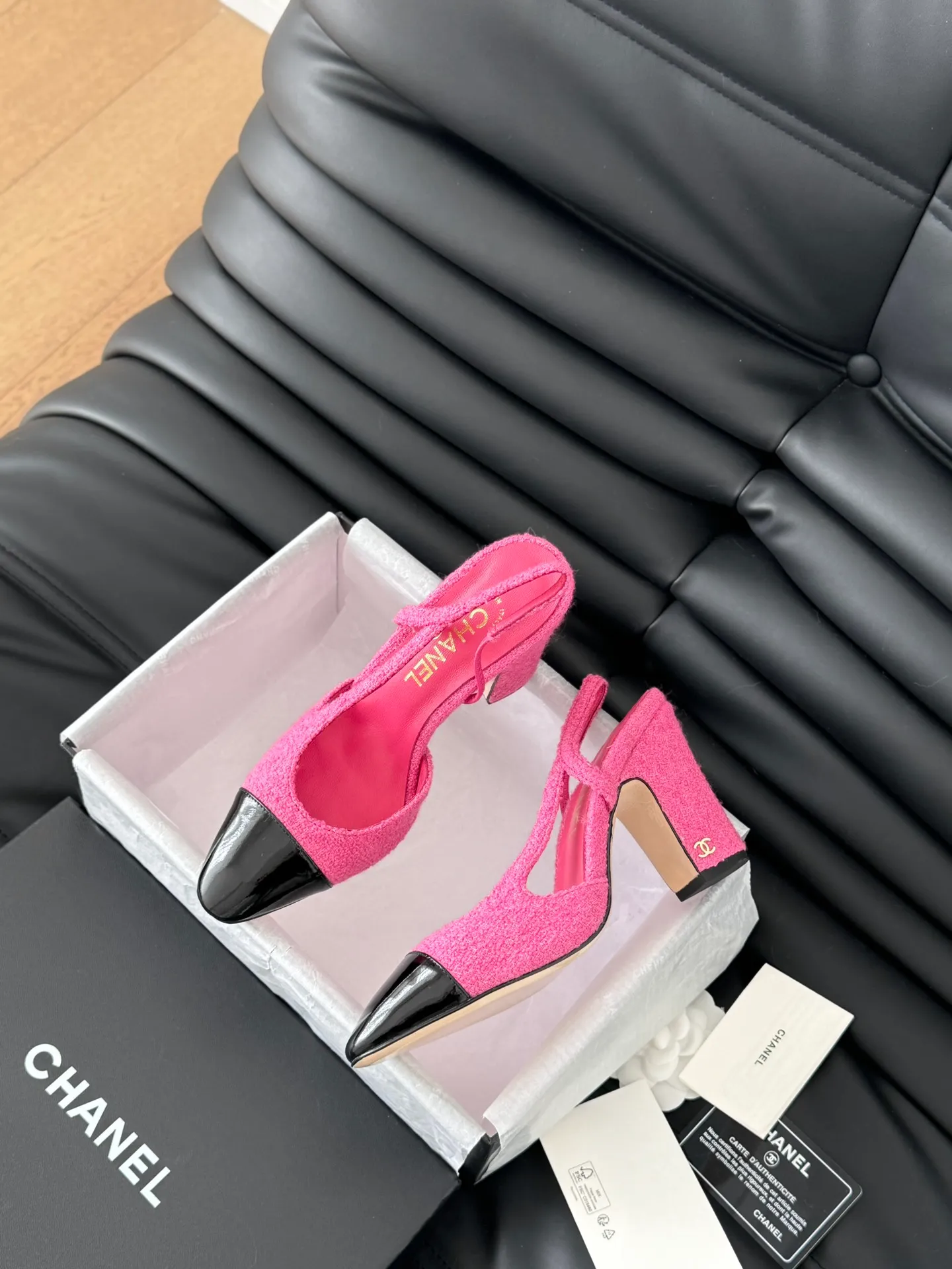 👟👟Ex-factory price 500👟👟 Purchasing-grade Chanel classic slingback sandals. We have been making this model for the past few years. This year we will re-purchase the version and make a detailed copy again. I found that the upper lines and body comfort of the new version have been slightly adjusted! The brand won't say anything because the overall appearance difference is not big and it doesn't affect wearing. All colors now produced are produced according to the latest styles! What you buy is the latest classic model from the counter, made of imported mixed sheepskin surface material, imported mixed sheepskin, and Italian imported cowhide leather soles! High heels 6.5cm Size:35-39 Other sizes can be customized
